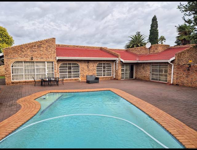4 BEDROOM HOUSE FOR SALE IN VANDERBIJLPARK SE 3